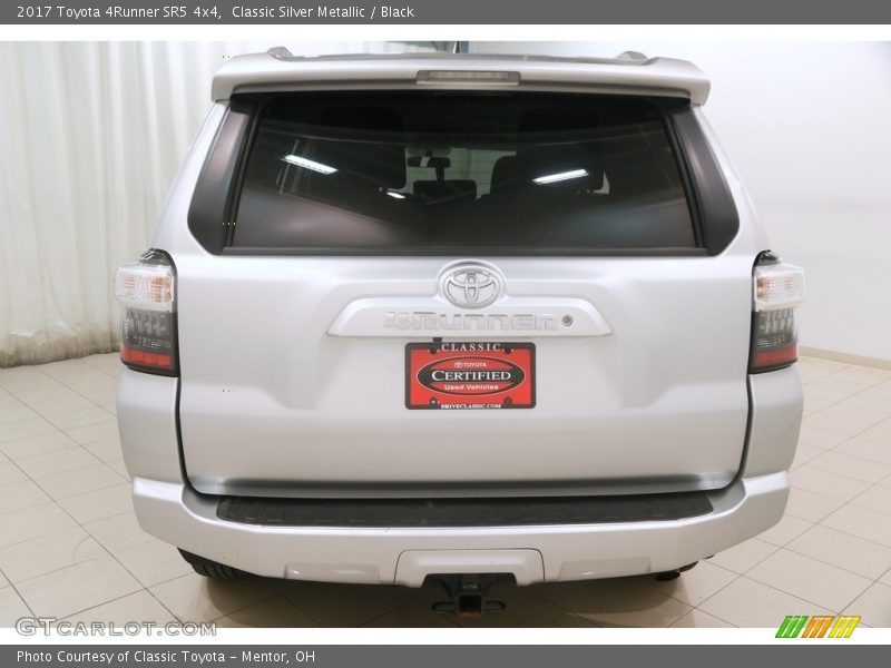Classic Silver Metallic / Black 2017 Toyota 4Runner SR5 4x4