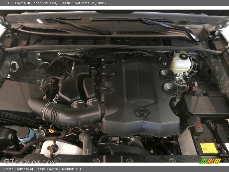 Classic Silver Metallic / Black 2017 Toyota 4Runner SR5 4x4