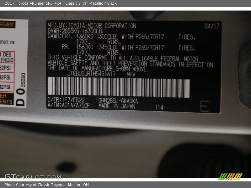 Classic Silver Metallic / Black 2017 Toyota 4Runner SR5 4x4