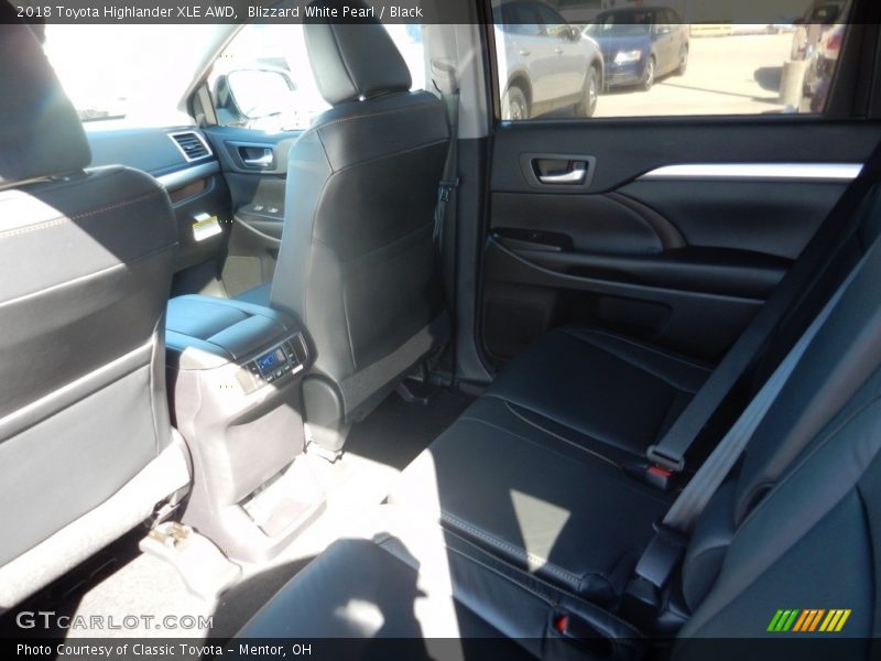 Blizzard White Pearl / Black 2018 Toyota Highlander XLE AWD