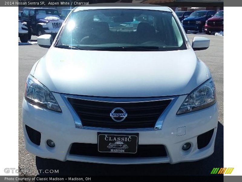 Aspen White / Charcoal 2014 Nissan Sentra SR