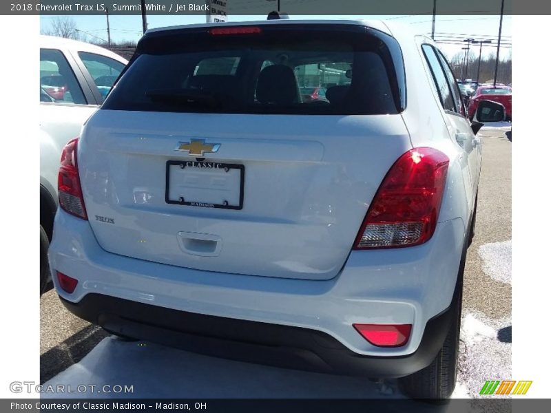 Summit White / Jet Black 2018 Chevrolet Trax LS