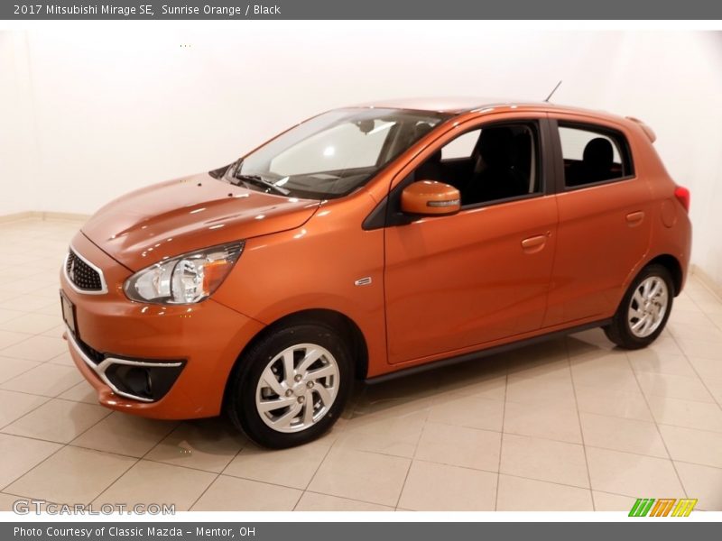 Front 3/4 View of 2017 Mirage SE