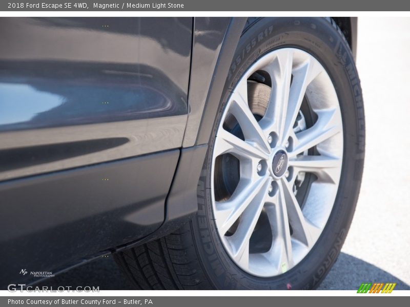 Magnetic / Medium Light Stone 2018 Ford Escape SE 4WD