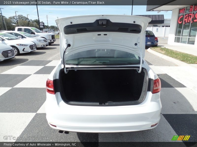 Pure White / Ceramique/Titan Black 2015 Volkswagen Jetta SE Sedan