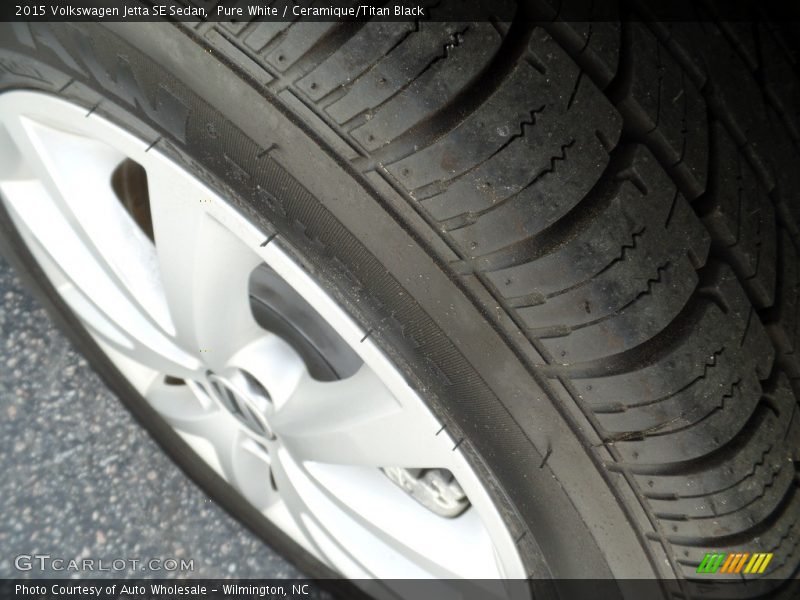 Pure White / Ceramique/Titan Black 2015 Volkswagen Jetta SE Sedan