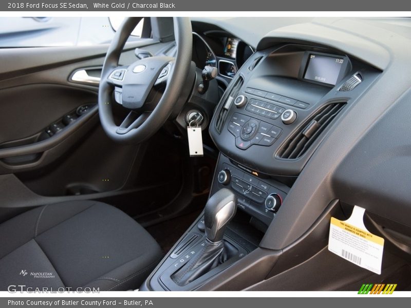 White Gold / Charcoal Black 2018 Ford Focus SE Sedan