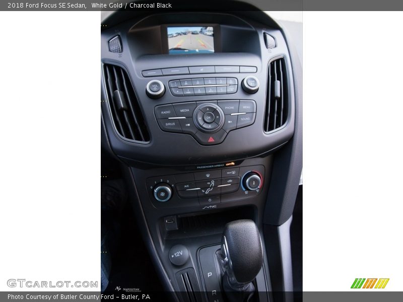 White Gold / Charcoal Black 2018 Ford Focus SE Sedan