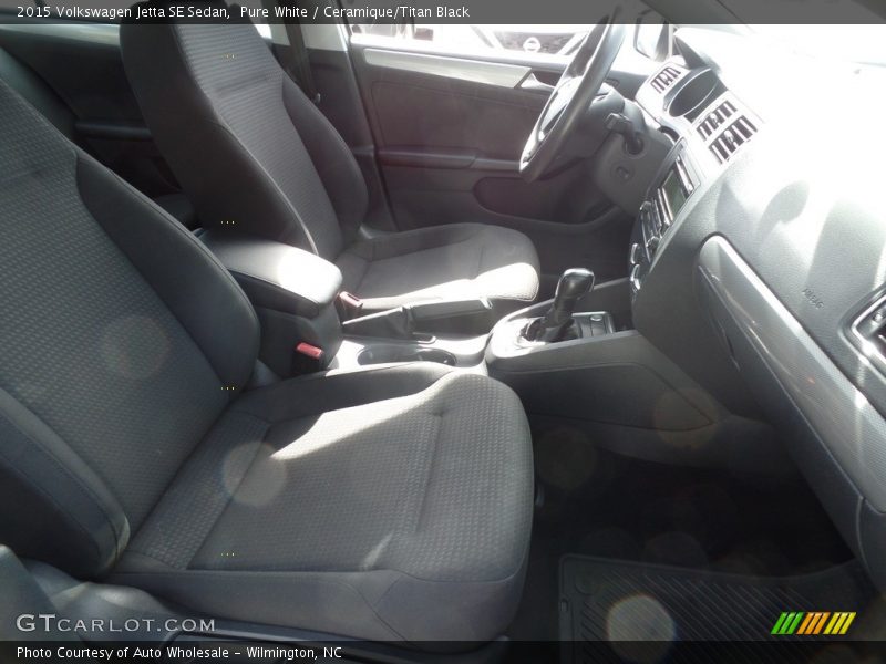 Pure White / Ceramique/Titan Black 2015 Volkswagen Jetta SE Sedan