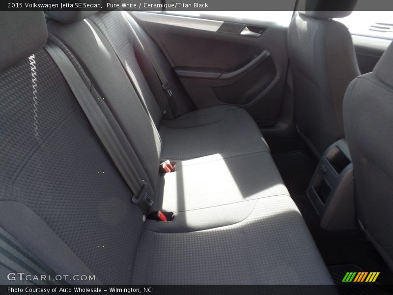 Pure White / Ceramique/Titan Black 2015 Volkswagen Jetta SE Sedan