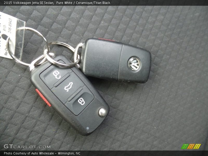 Pure White / Ceramique/Titan Black 2015 Volkswagen Jetta SE Sedan