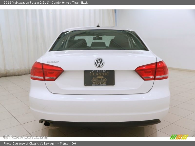 Candy White / Titan Black 2012 Volkswagen Passat 2.5L S