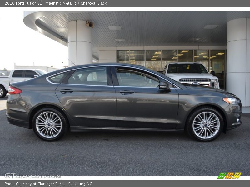 Magnetic Metallic / Charcoal Black 2016 Ford Fusion SE