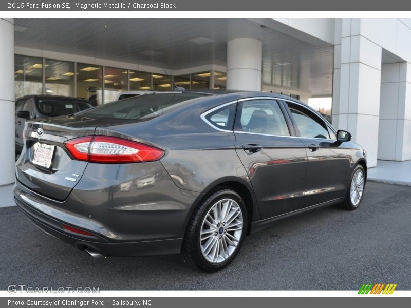 Magnetic Metallic / Charcoal Black 2016 Ford Fusion SE