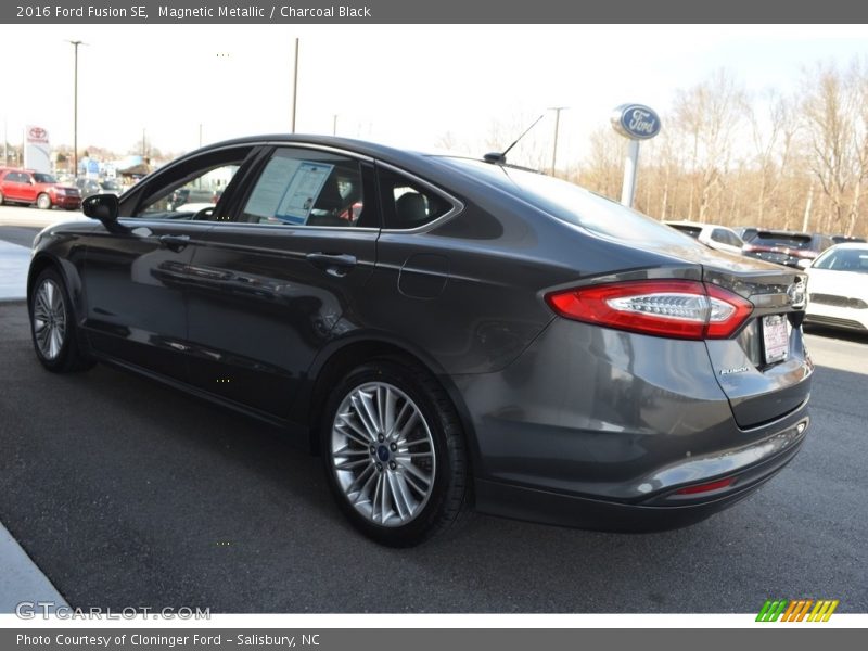 Magnetic Metallic / Charcoal Black 2016 Ford Fusion SE