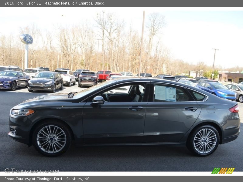 Magnetic Metallic / Charcoal Black 2016 Ford Fusion SE
