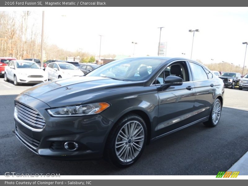 Magnetic Metallic / Charcoal Black 2016 Ford Fusion SE