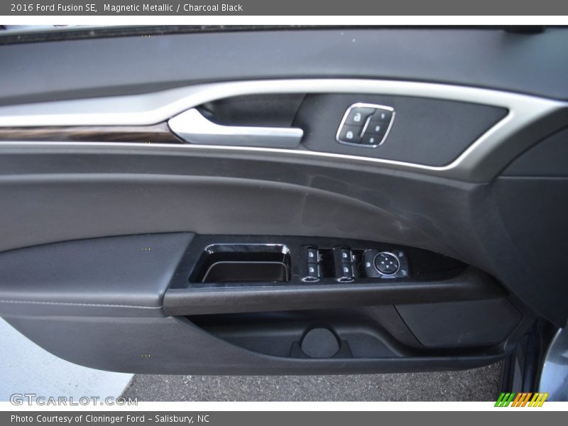 Magnetic Metallic / Charcoal Black 2016 Ford Fusion SE