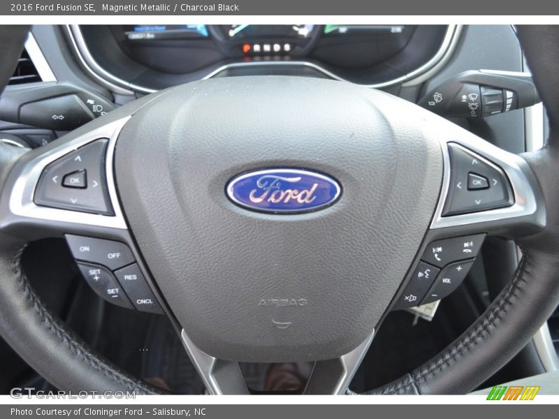 Magnetic Metallic / Charcoal Black 2016 Ford Fusion SE