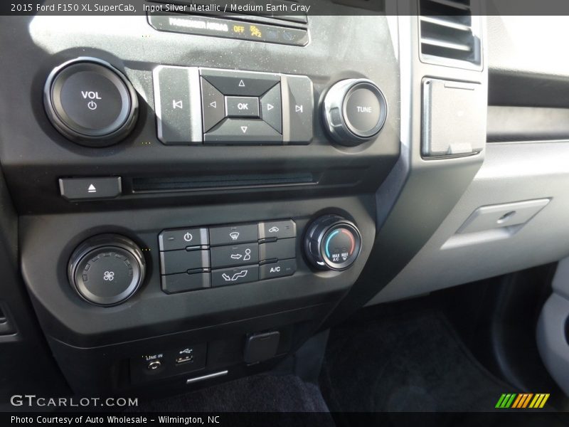Ingot Silver Metallic / Medium Earth Gray 2015 Ford F150 XL SuperCab