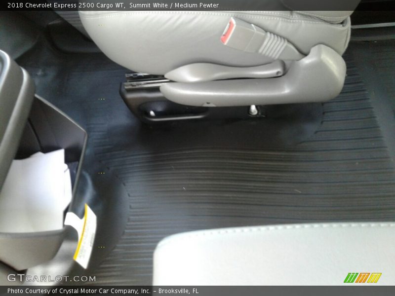 Summit White / Medium Pewter 2018 Chevrolet Express 2500 Cargo WT
