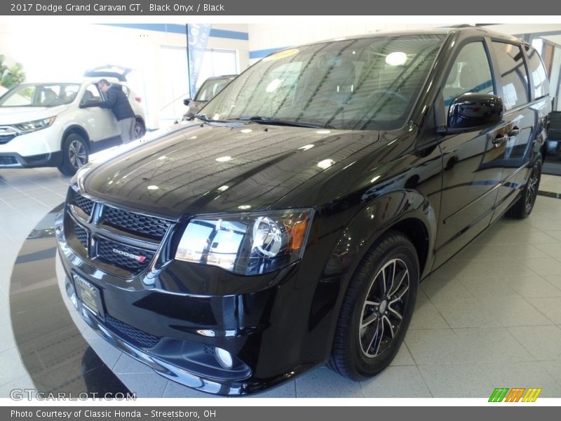 Black Onyx / Black 2017 Dodge Grand Caravan GT
