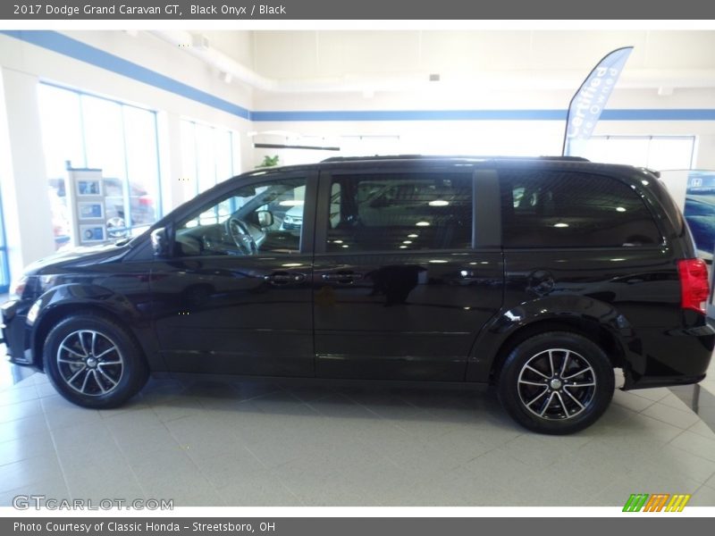 Black Onyx / Black 2017 Dodge Grand Caravan GT