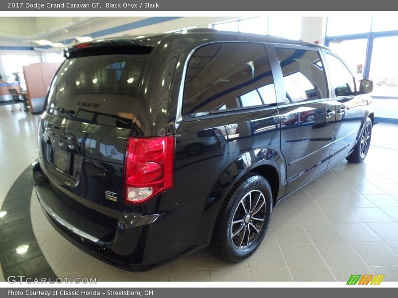 Black Onyx / Black 2017 Dodge Grand Caravan GT