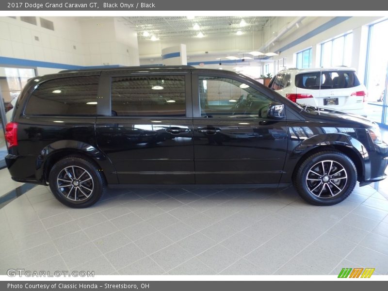 Black Onyx / Black 2017 Dodge Grand Caravan GT