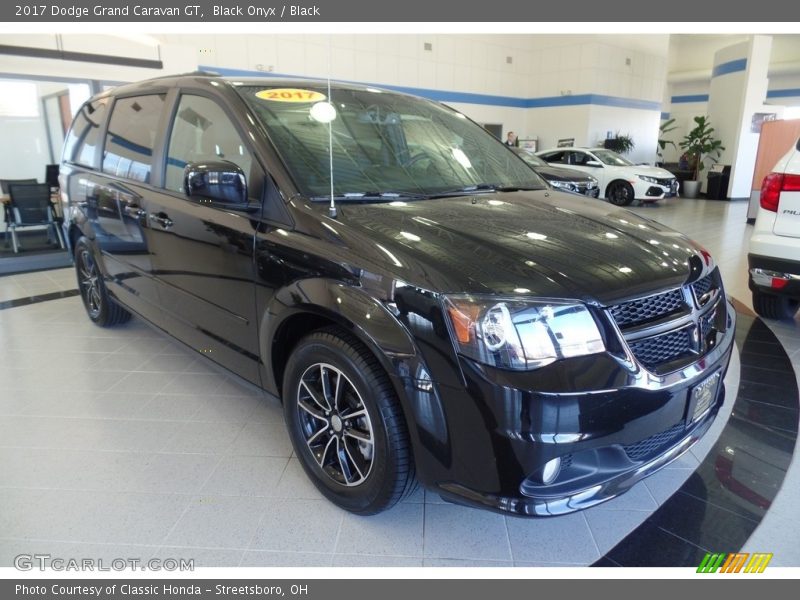 Black Onyx / Black 2017 Dodge Grand Caravan GT