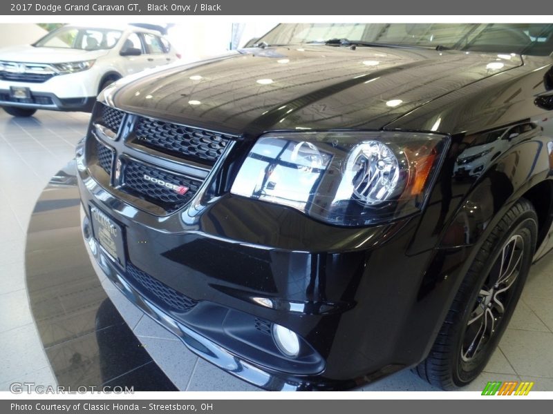 Black Onyx / Black 2017 Dodge Grand Caravan GT