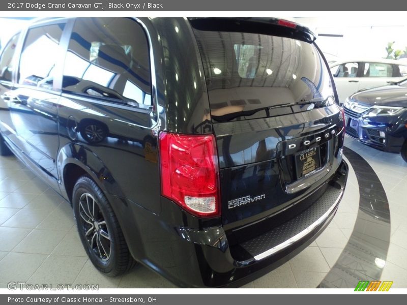 Black Onyx / Black 2017 Dodge Grand Caravan GT