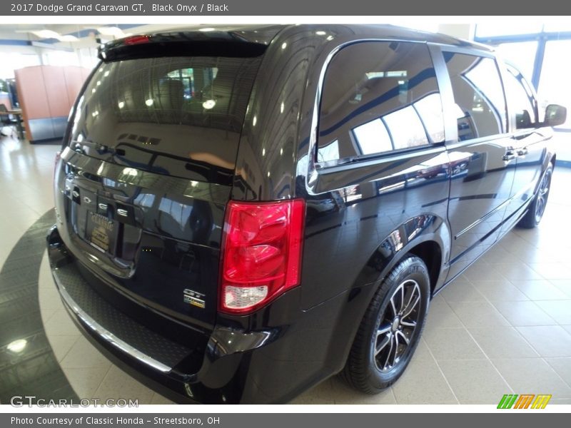 Black Onyx / Black 2017 Dodge Grand Caravan GT