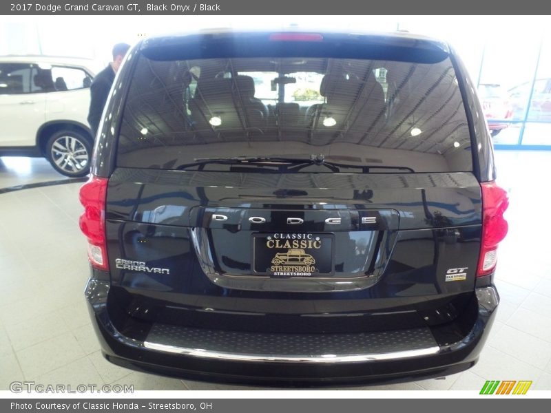 Black Onyx / Black 2017 Dodge Grand Caravan GT