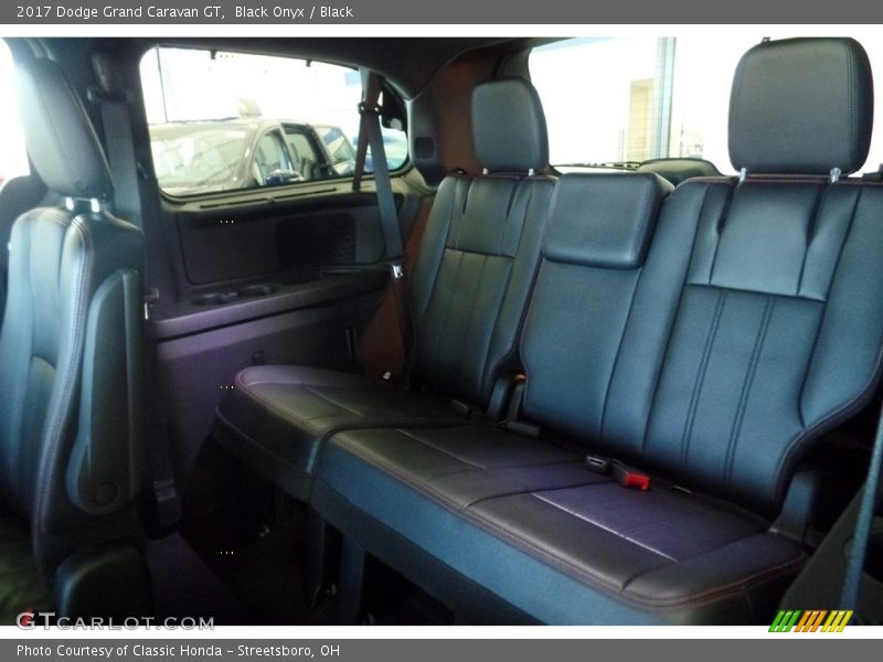 Black Onyx / Black 2017 Dodge Grand Caravan GT