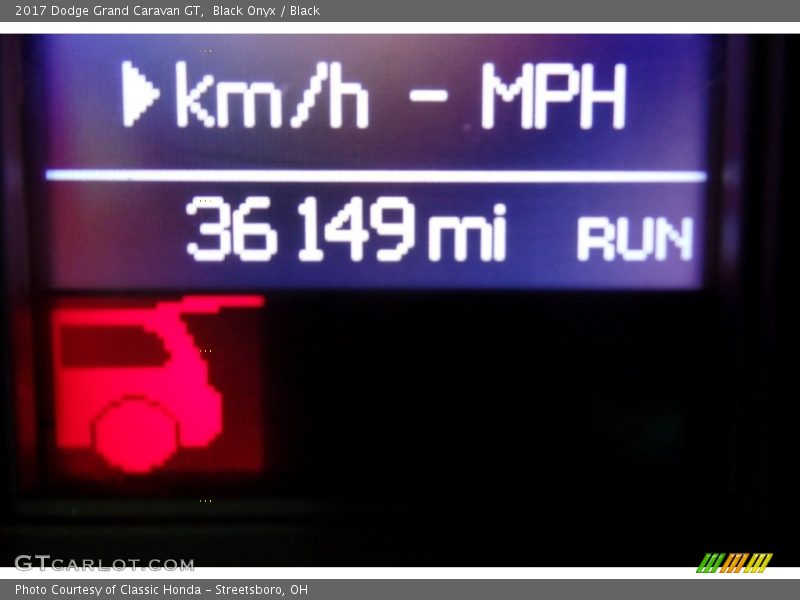Black Onyx / Black 2017 Dodge Grand Caravan GT