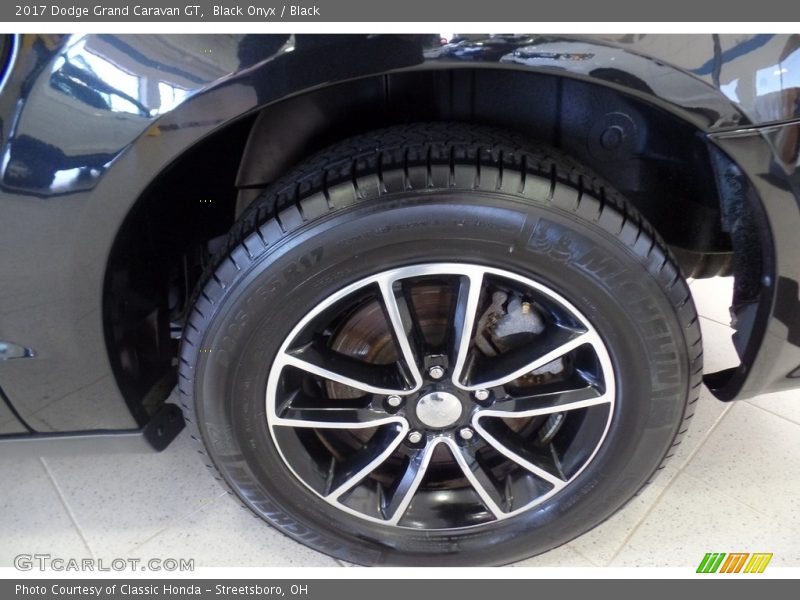 Black Onyx / Black 2017 Dodge Grand Caravan GT