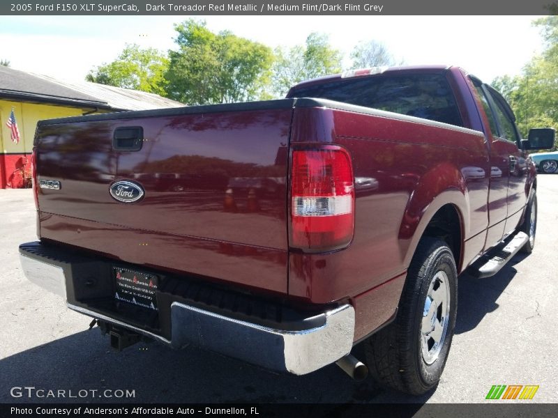 Dark Toreador Red Metallic / Medium Flint/Dark Flint Grey 2005 Ford F150 XLT SuperCab