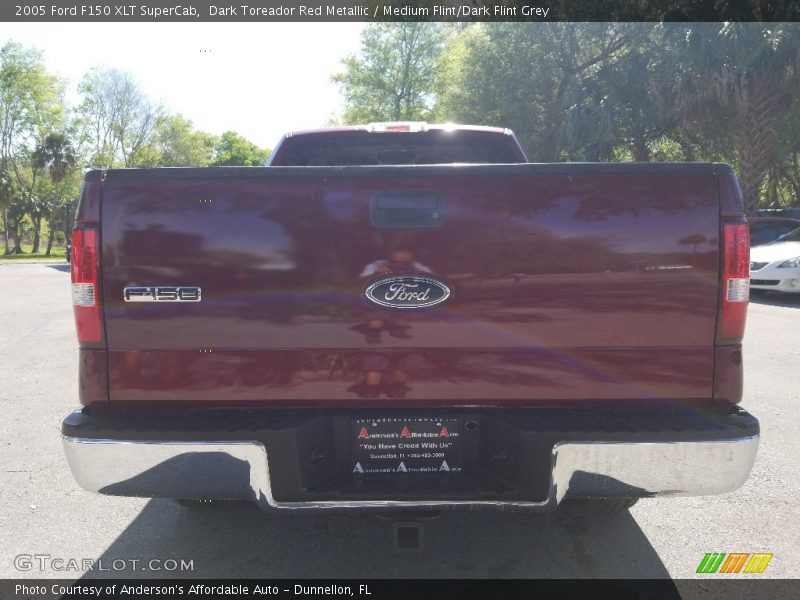 Dark Toreador Red Metallic / Medium Flint/Dark Flint Grey 2005 Ford F150 XLT SuperCab