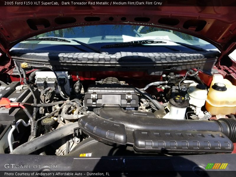 Dark Toreador Red Metallic / Medium Flint/Dark Flint Grey 2005 Ford F150 XLT SuperCab