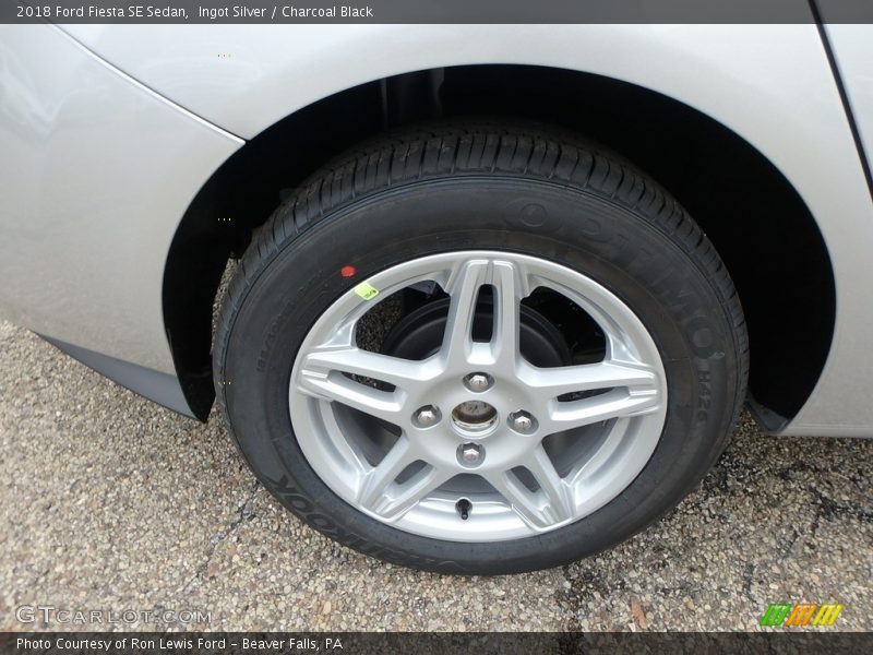 Ingot Silver / Charcoal Black 2018 Ford Fiesta SE Sedan