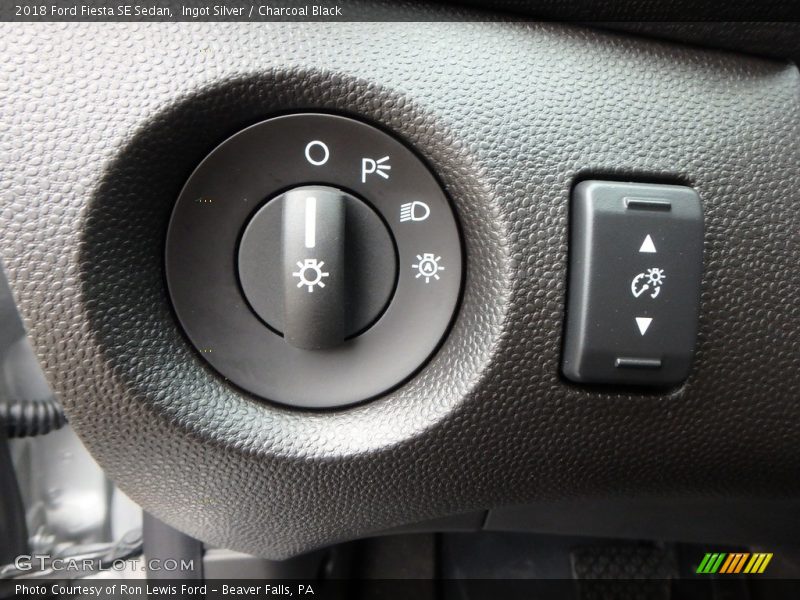 Ingot Silver / Charcoal Black 2018 Ford Fiesta SE Sedan