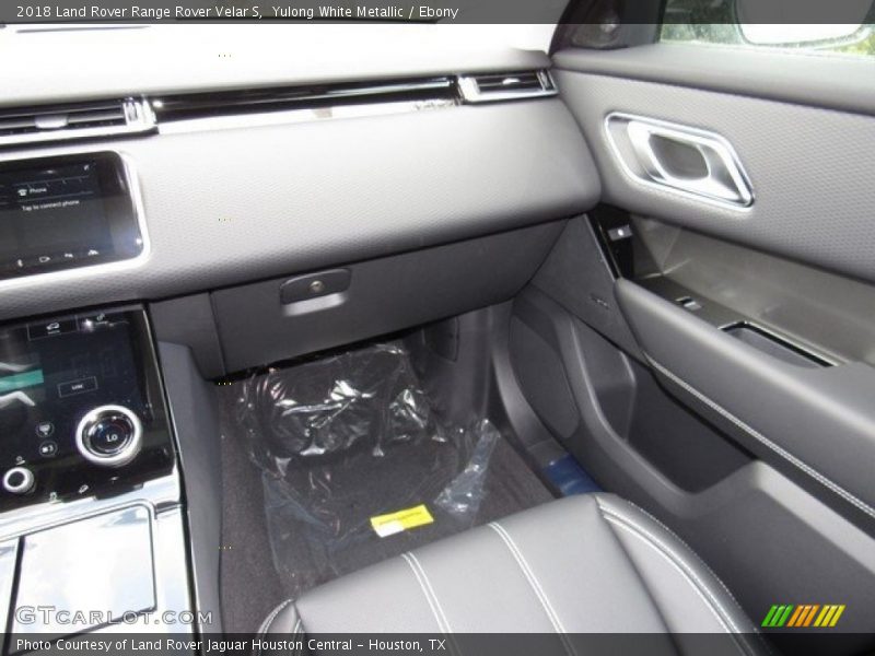 Yulong White Metallic / Ebony 2018 Land Rover Range Rover Velar S
