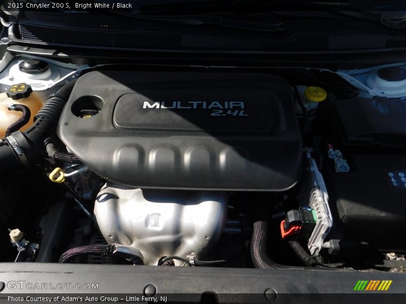 Bright White / Black 2015 Chrysler 200 S