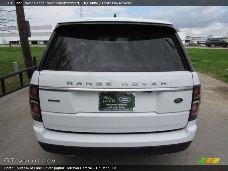 Fuji White / Espresso/Almond 2018 Land Rover Range Rover Supercharged