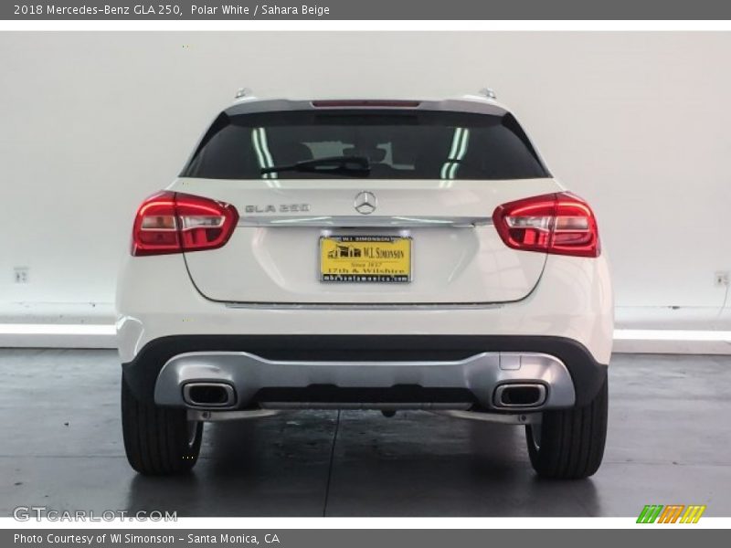 Polar White / Sahara Beige 2018 Mercedes-Benz GLA 250