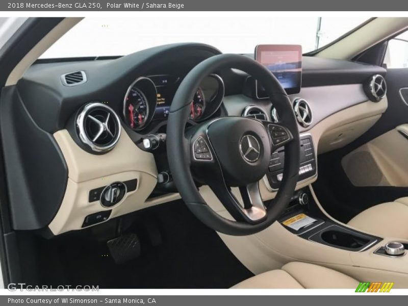 Polar White / Sahara Beige 2018 Mercedes-Benz GLA 250