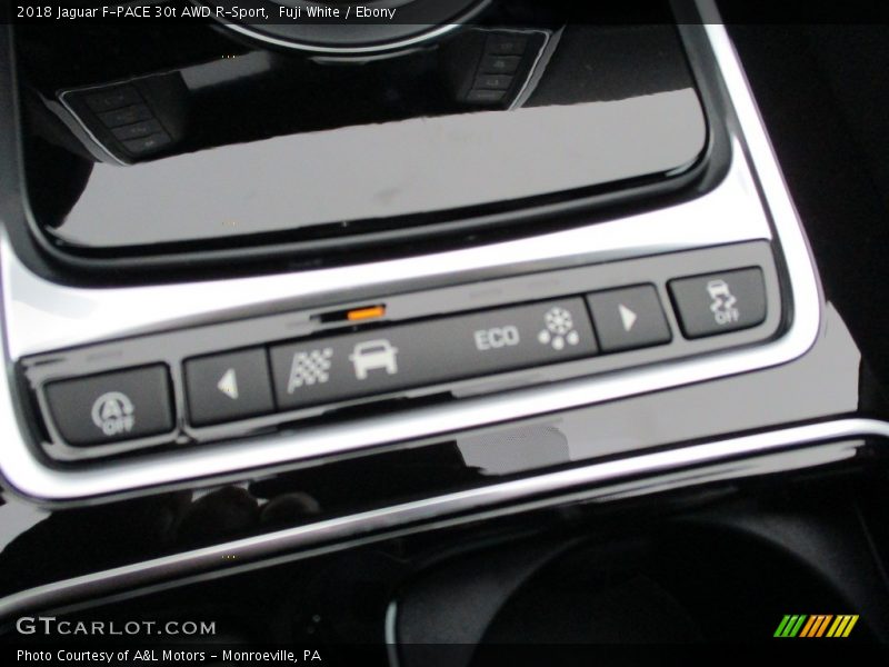 Fuji White / Ebony 2018 Jaguar F-PACE 30t AWD R-Sport