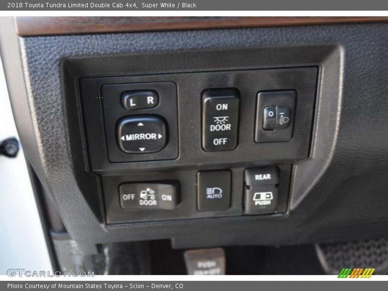 Super White / Black 2018 Toyota Tundra Limited Double Cab 4x4