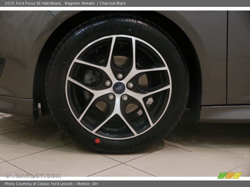 Magnetic Metallic / Charcoal Black 2015 Ford Focus SE Hatchback